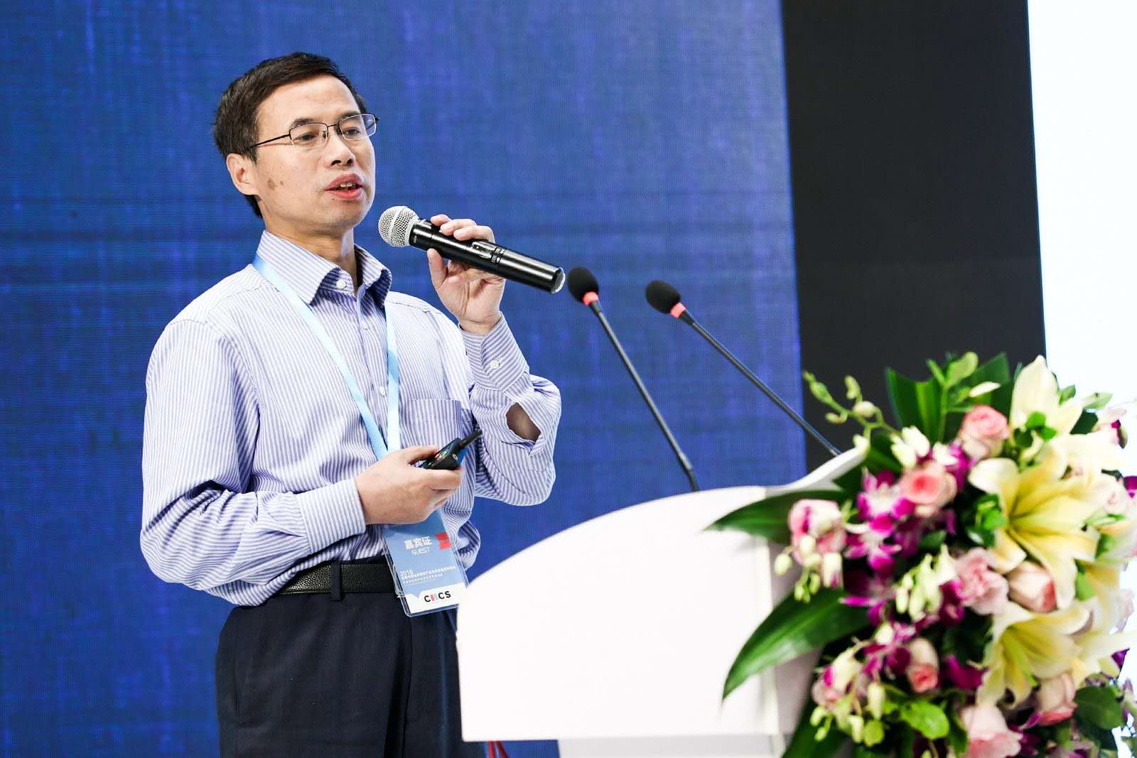 金沙博彩创新论坛第九百六十九讲：超分子可见光催化及环境、能源和肿瘤治疗探索